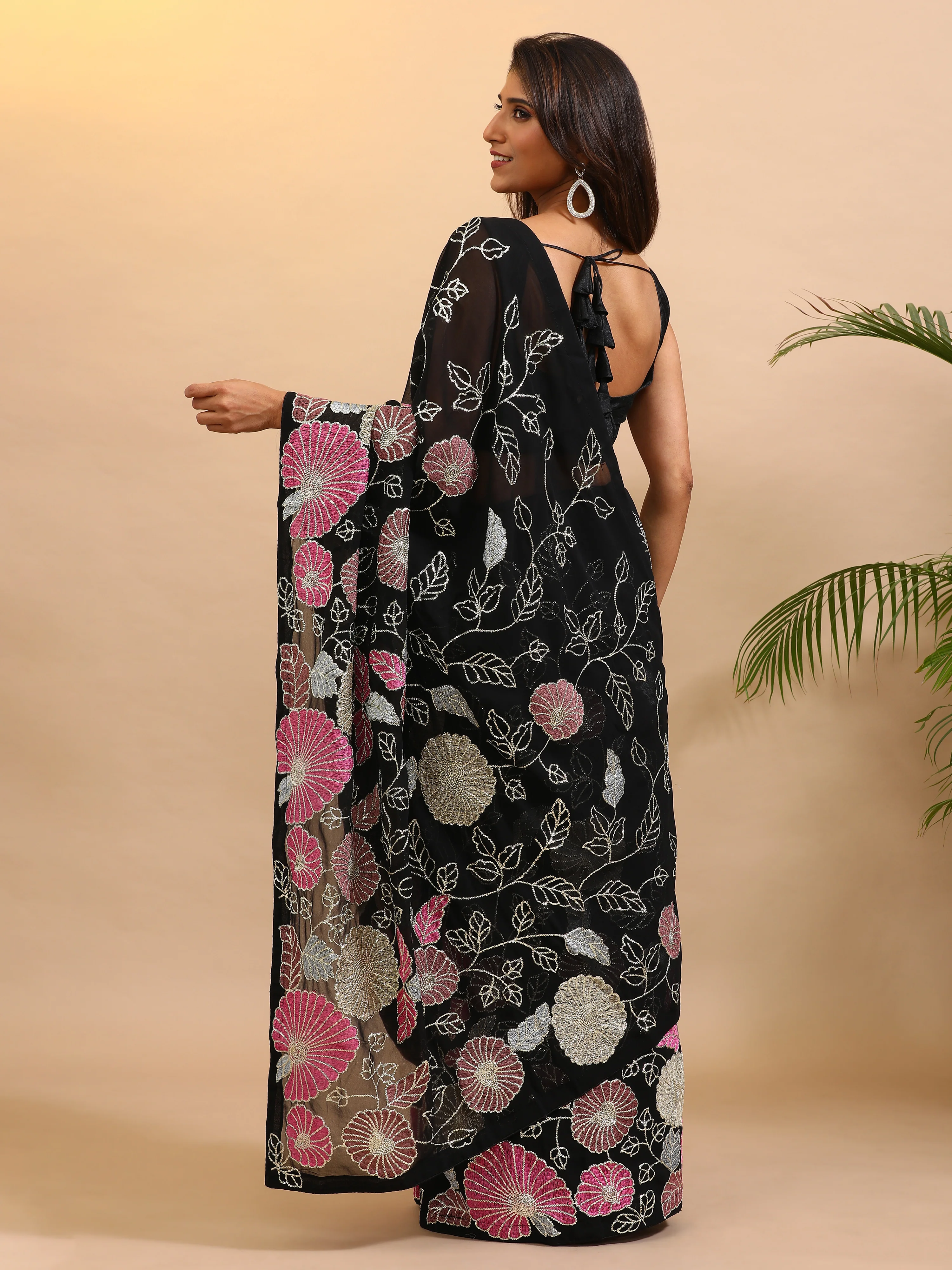 Alfresco - Black - Image 4