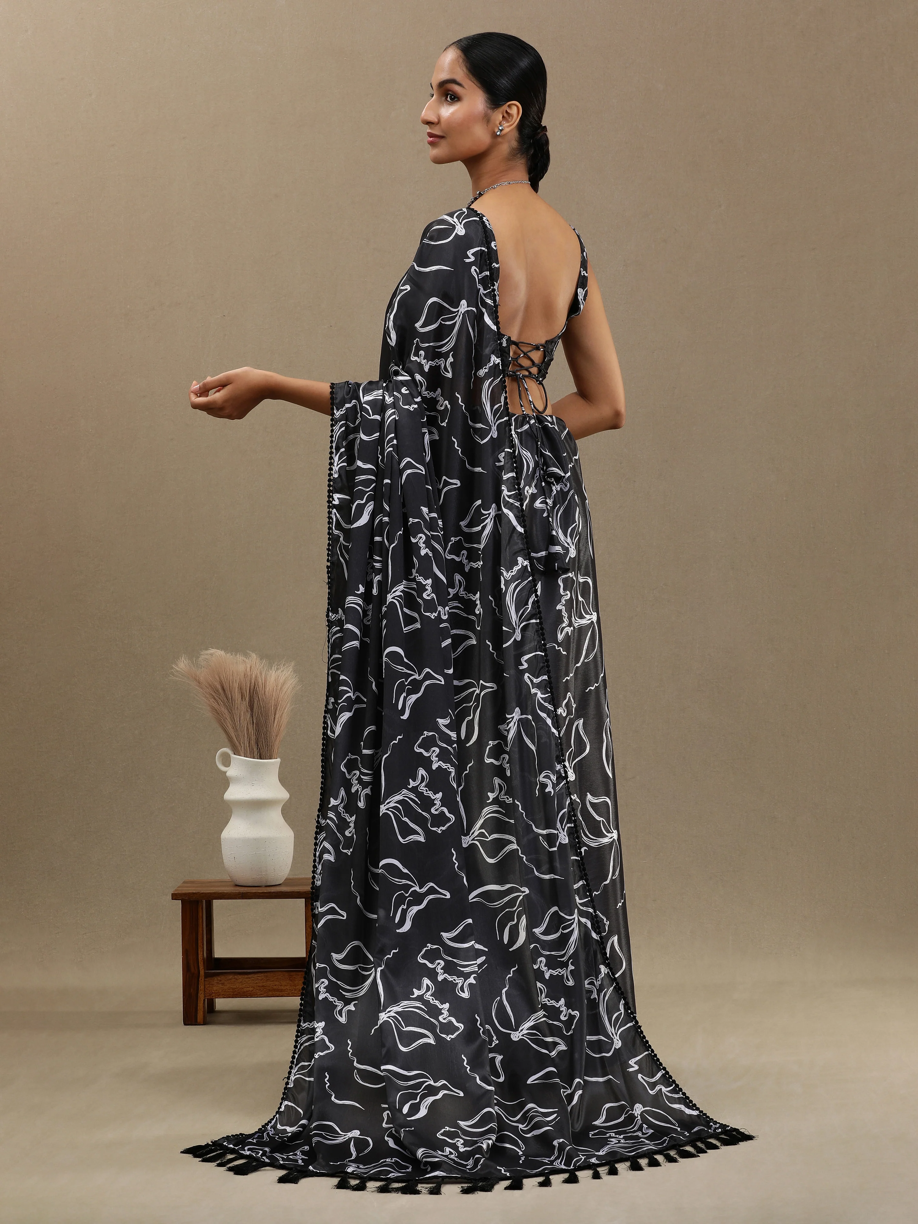 Tulip - Black - Image 5