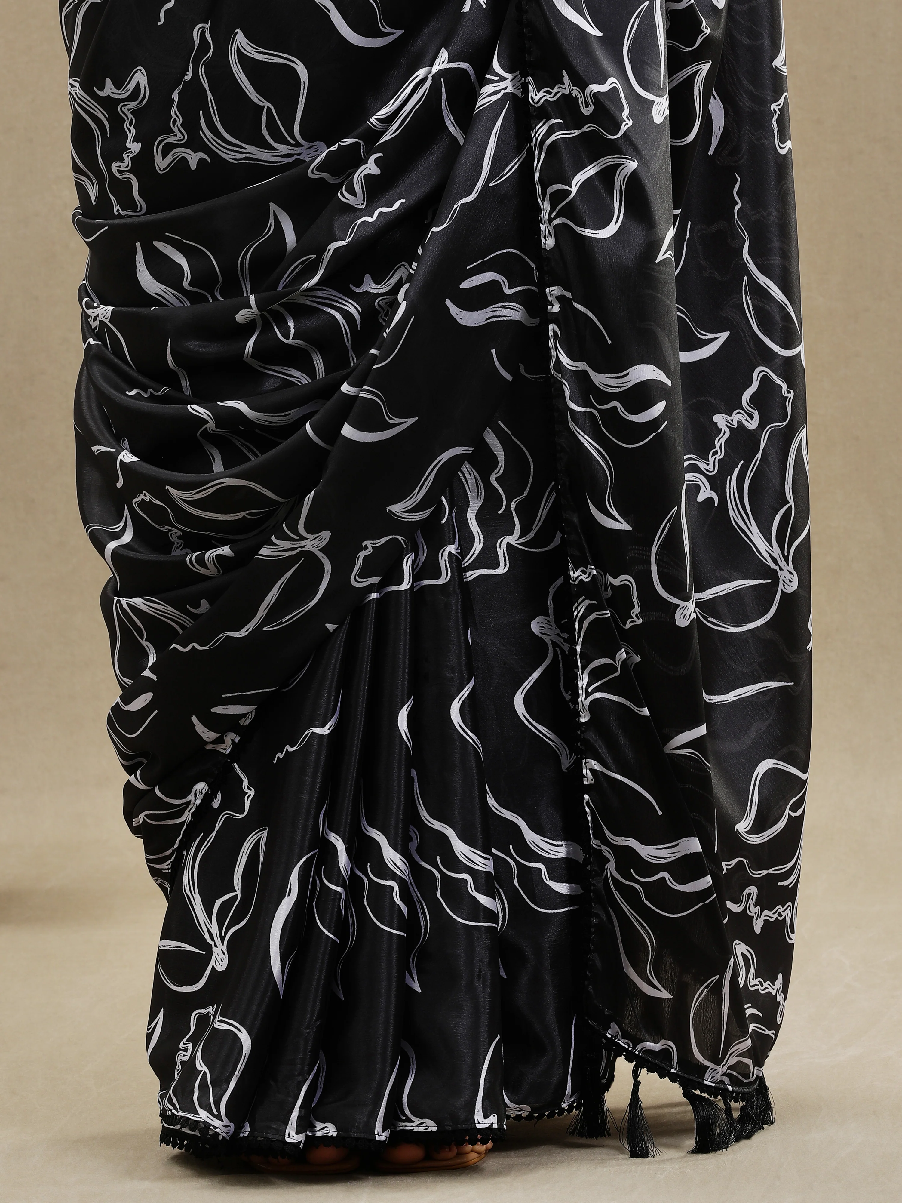 Tulip - Black - Image 8
